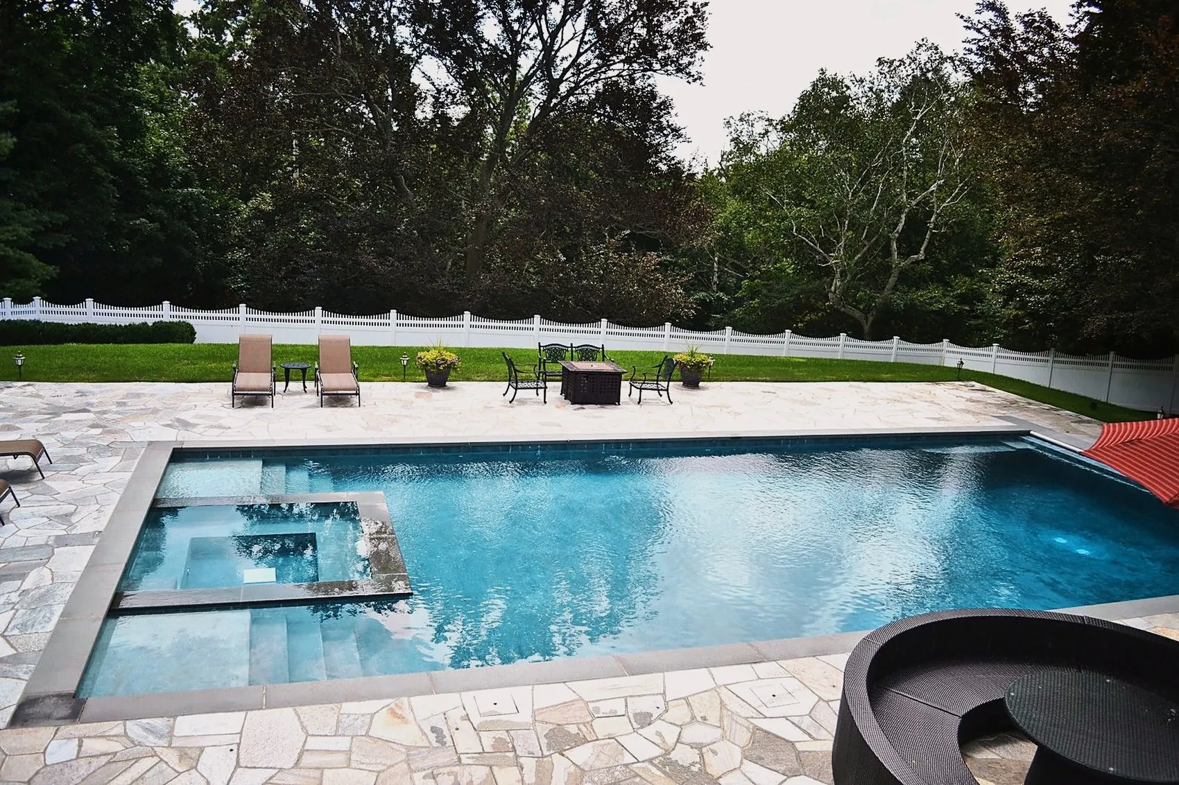 Rectilinear pool and spa
